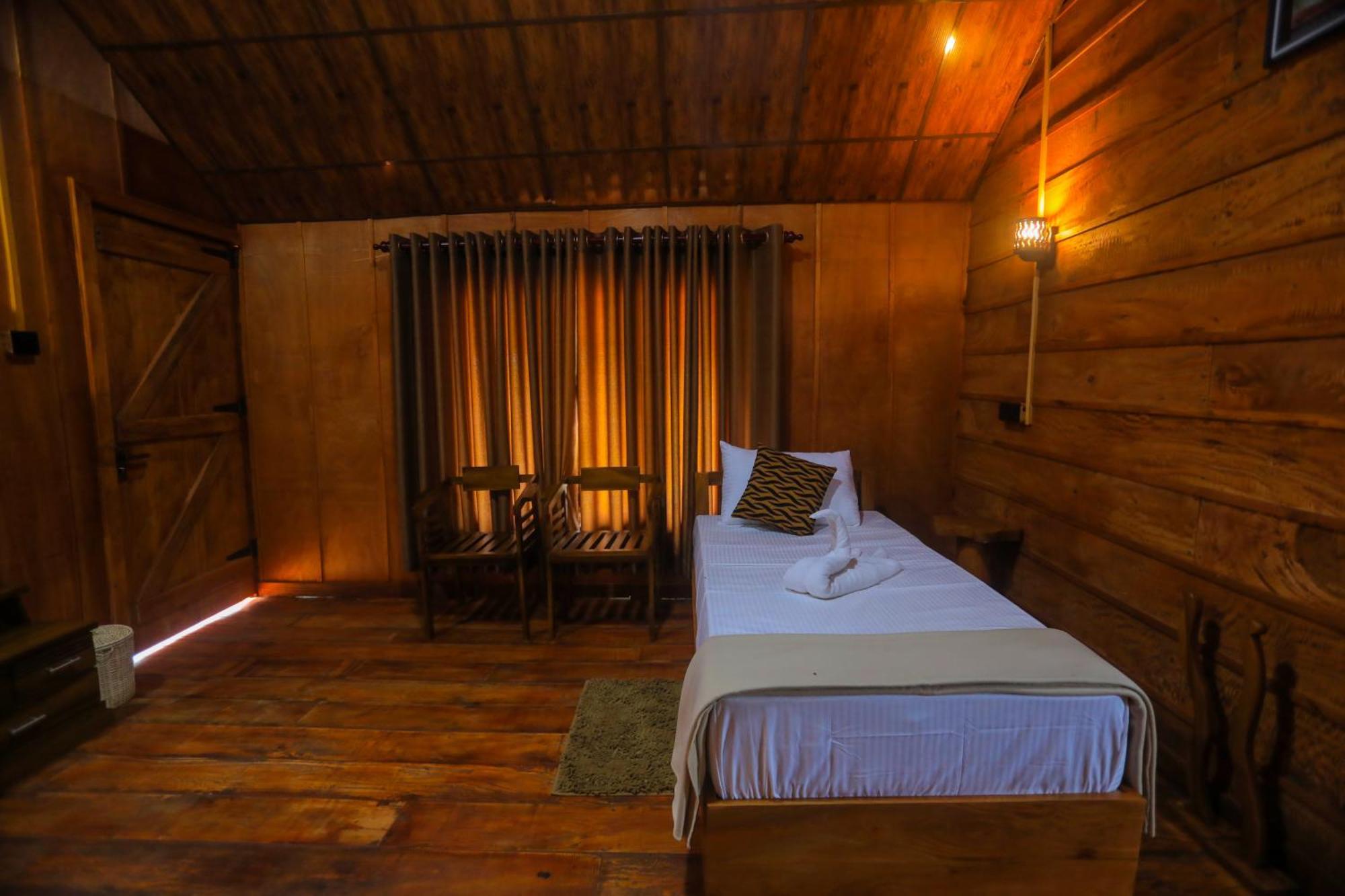Vila Lion Wood Treehouse Talkote Exteriér fotografie